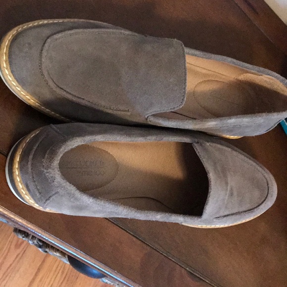 Adam Tucker Grey Suede Wedge Loafers Sz 10 - Picture 3 of 3
